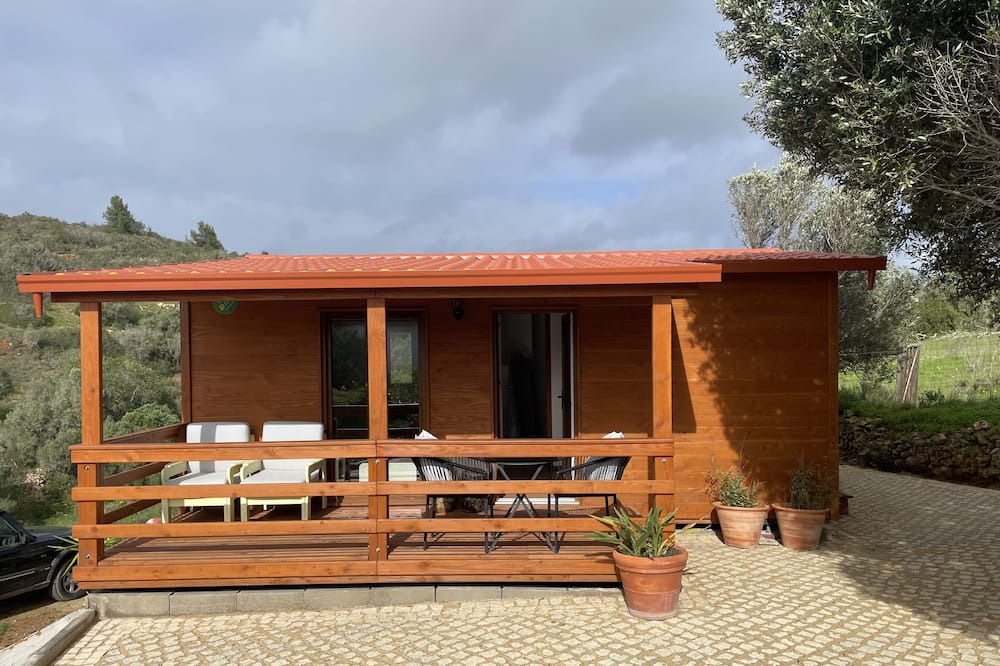 Bouvet Island Cabin | Modern Private Cabin in Praia Da Salema. Ideal for a quiet escape!