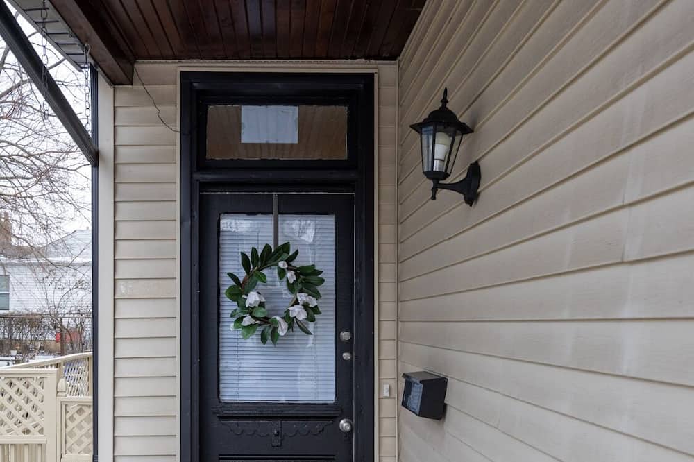 Latonia House | Shining Stars Vacations:Near CVG Airport, Cincinnati, OH. All Travelers, Family