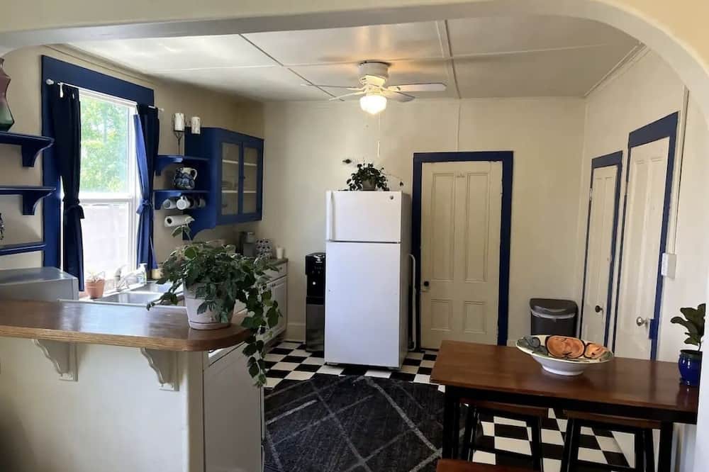 Grass Valley Cabin | Historic cabin with clawfoot tub close to downtown