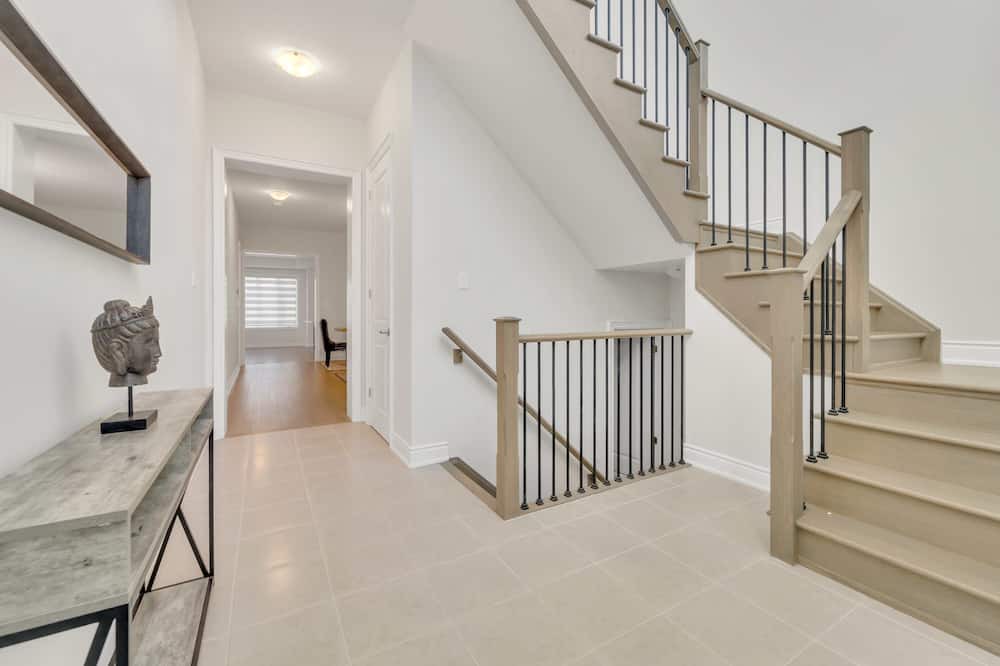 Oakville House | Stunning 5 B/R House in Oakville