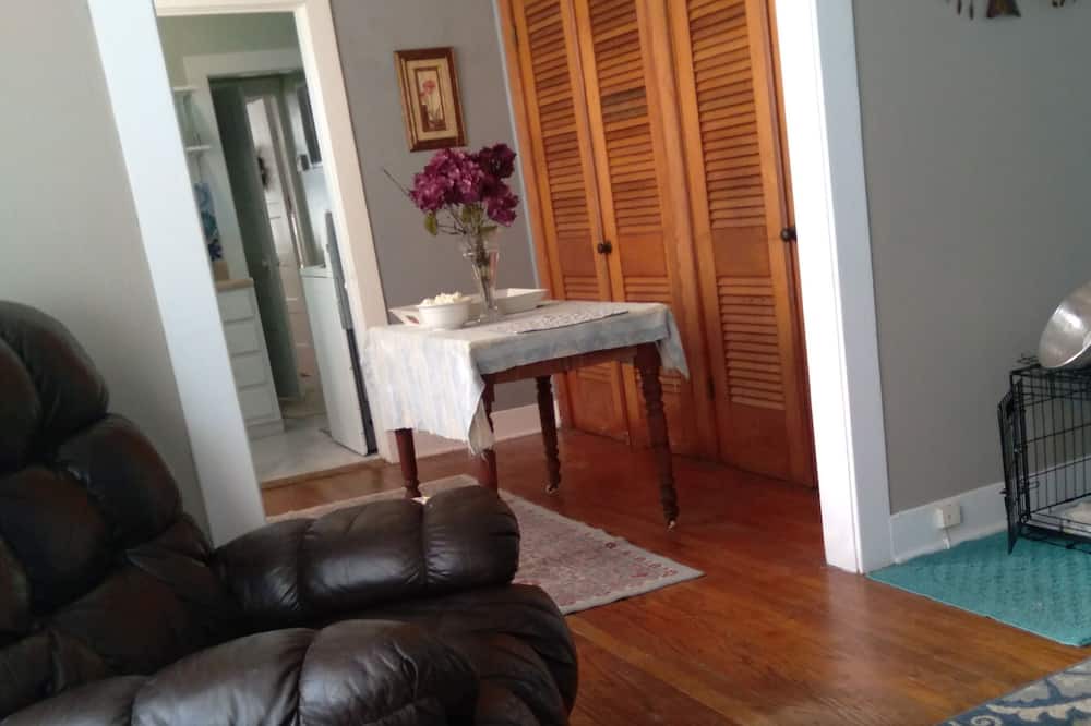 Columbus Cottage | Perfect if you're here for work/extended stay. Great location, pet friendly!