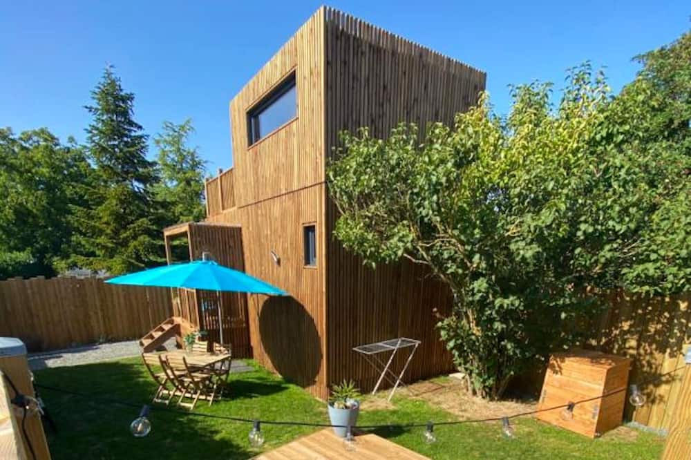 Plassay House | Homerez - House for 4 ppl. with jacuzzi, garden, terrace and balcony at Plassay