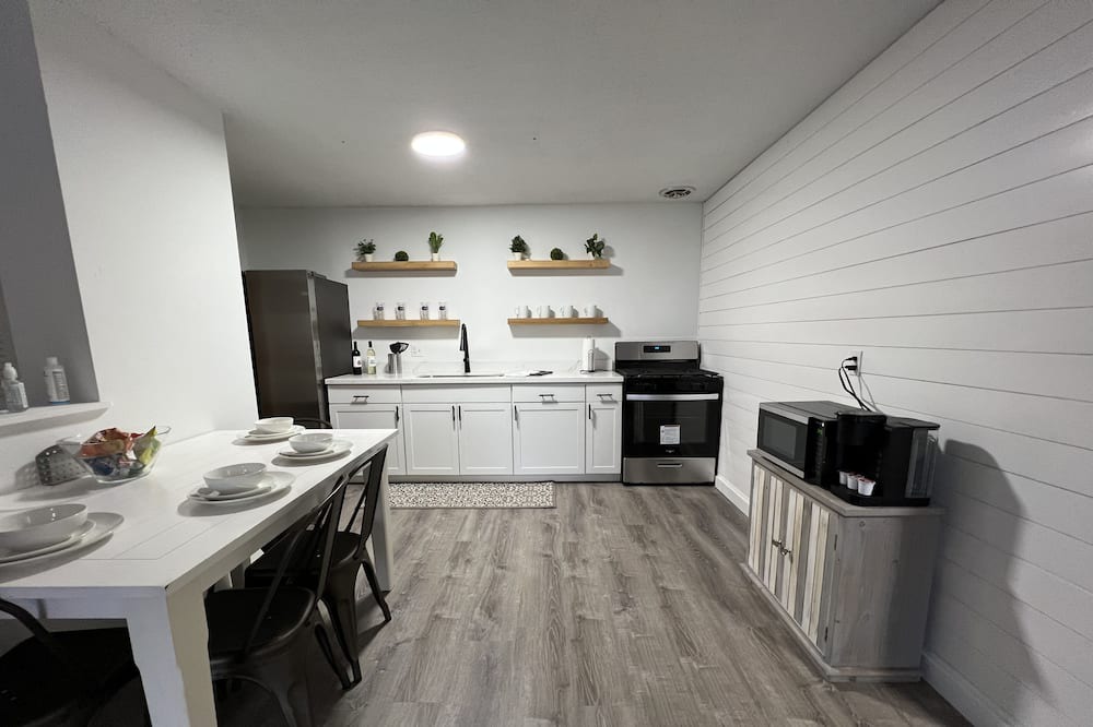 University Heights Condo | Entire 2 bedroom condo - walk to UF/Shands