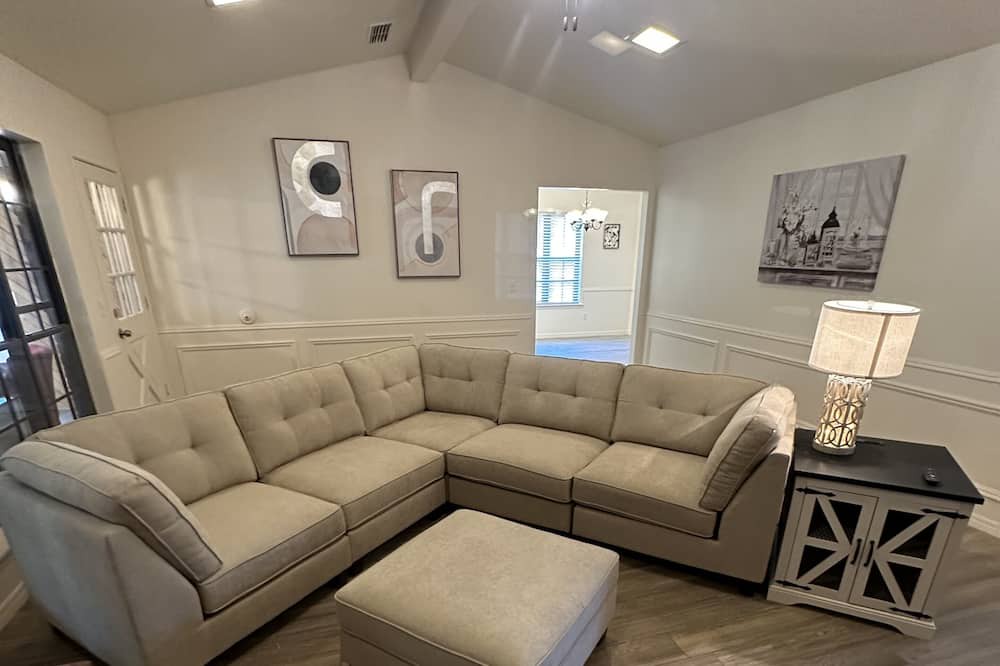 Amarillo House | Welcome Home to the Fulham House!