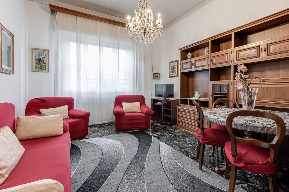 Peretola Apartment | Apartment 'Firenze' with Shared Garden and Wi-Fi
