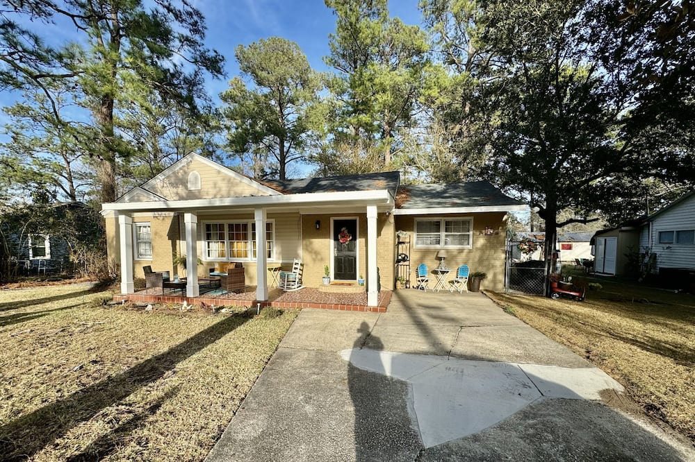 Conway House | Coastal Haven: Tranquil Retreat a mile from the heart of downtown Conway, SC