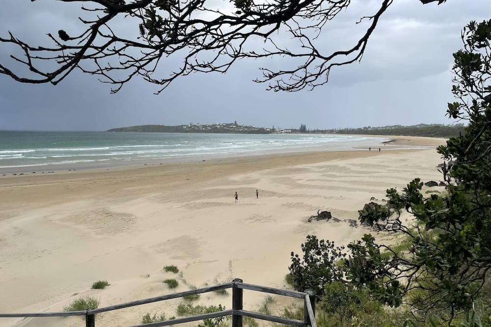 Safety Beach Apartment | 5 minutes walk to pristine beaches. Safety beach is a quiet residential locale.