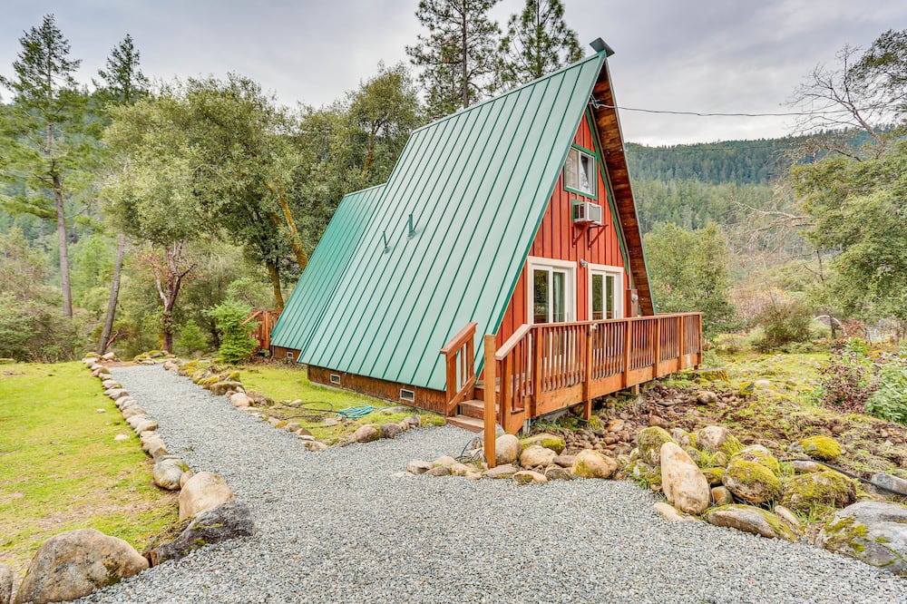 Trinity Village Cabin | Secluded Village Gem w/ Deck, Trinity River Access