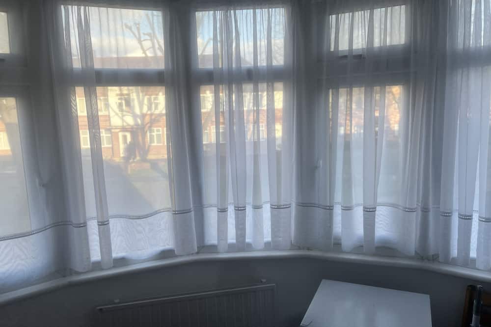 South Harrow Apartment | Brand New Studio Flat 5 minutes from central london