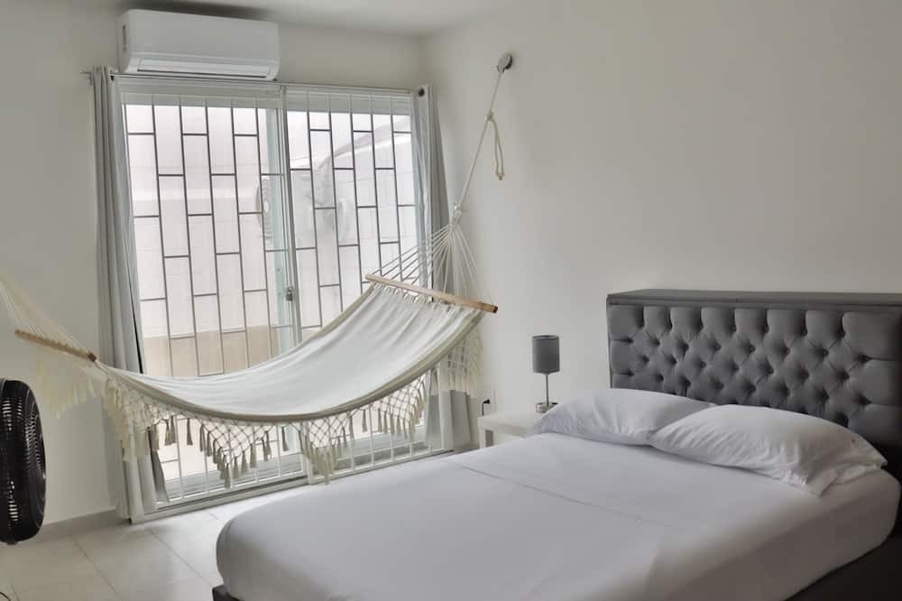 Las Bajadas Apartment | Well located airconditioned apartment. We invoice!