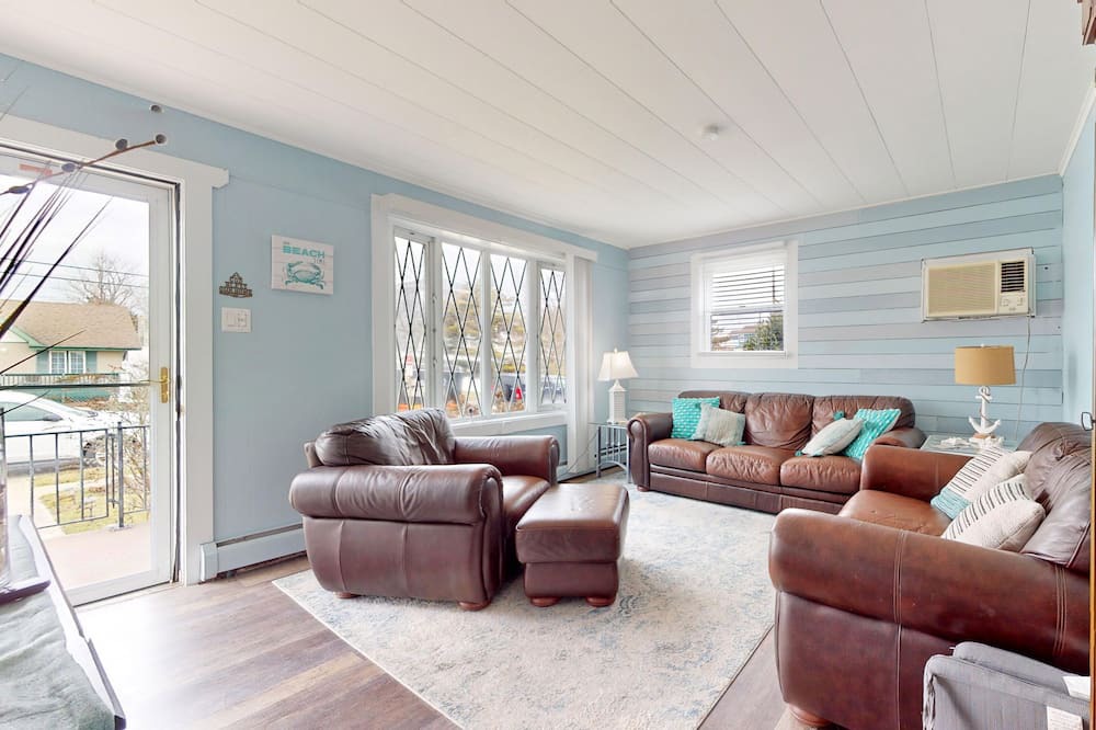 Brigantine Cottage | Excellent location!! Beach House 2 Blocks from the beach! Pet Friendly🐶