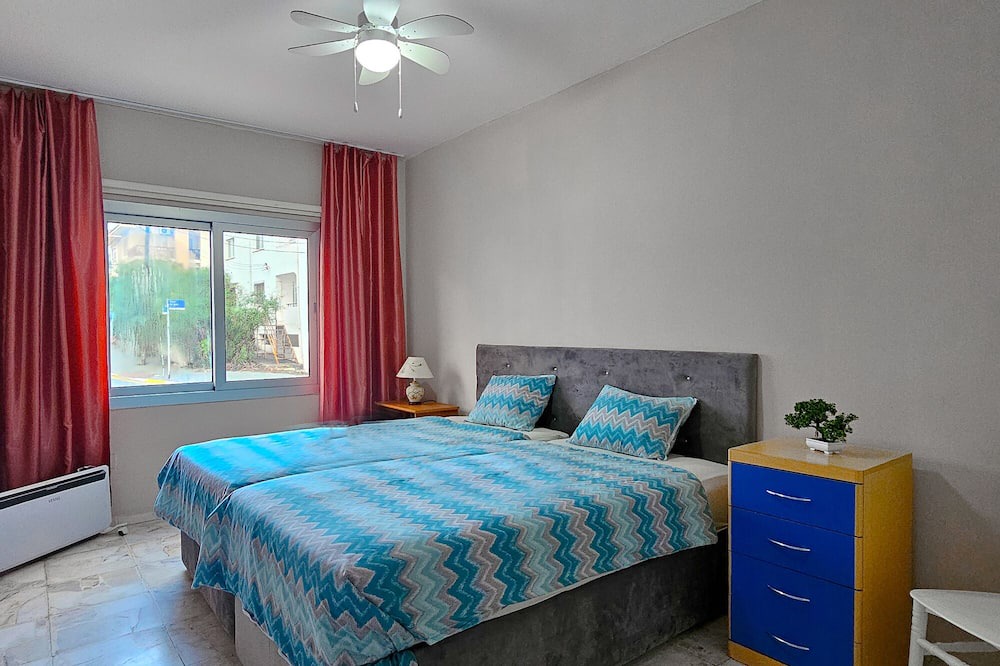 Zeytinlik Apartment | Sleek Flat w Balcony 3 min to Coast in Kyrenia