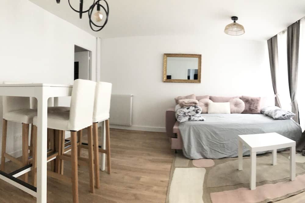 Croulebarbe Apartment | "Un nid de Paradis"