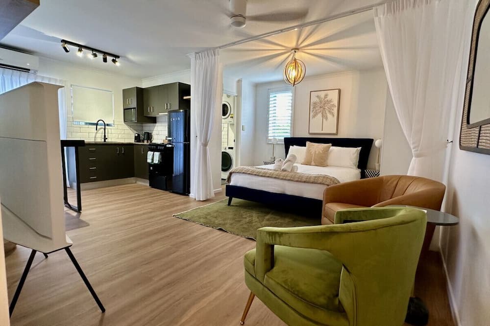 Edge Hill Apartment | Luxe Edge Hill Studio Villa