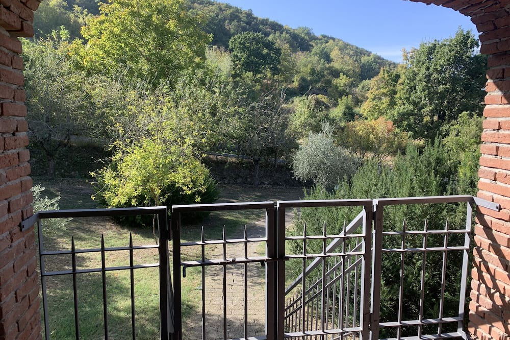 Vernasca Apartment | Large spacious pet-friendly apartment in the heart of the countryside.