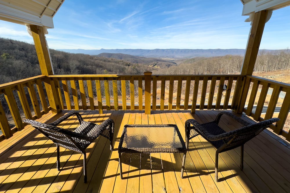Rileyville House | New -Shenandoah-HotTub-PetFriendly-Secluded-Sleep 12