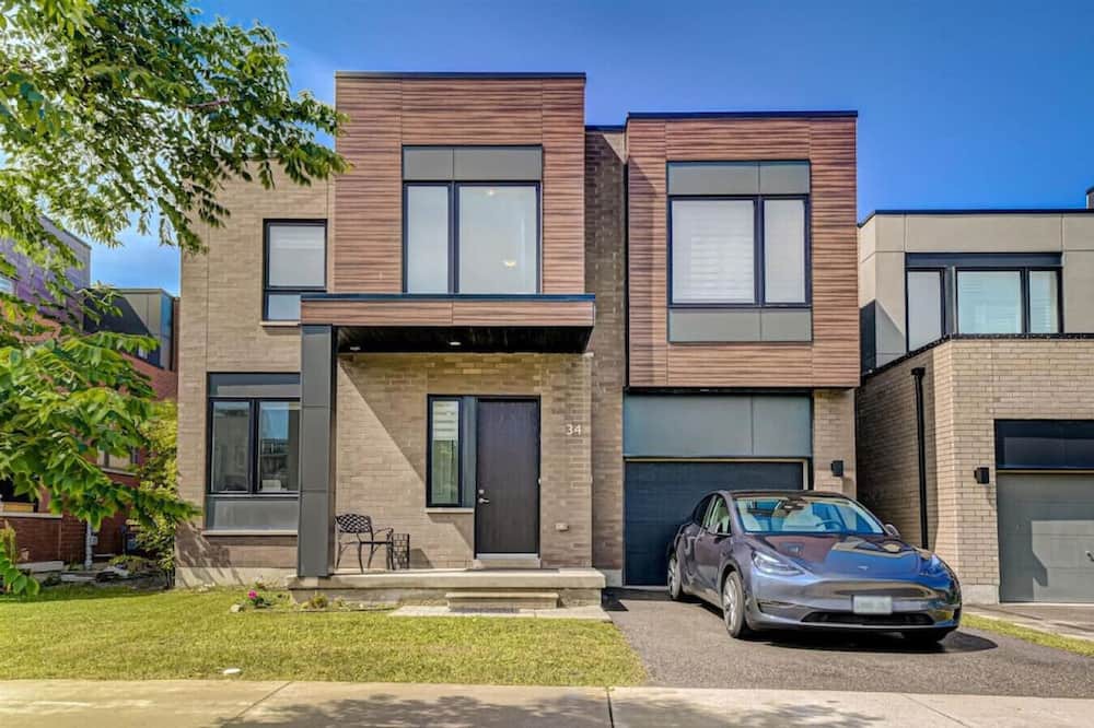 Downsview House | Downsview Park Private Bedroom C