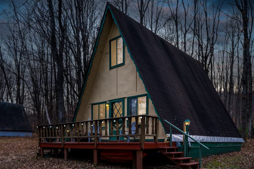 Boyne Falls Cabin | 10 min to Boyne Mountain - Cozy A-Frame Cabin - Springbrook Retreat