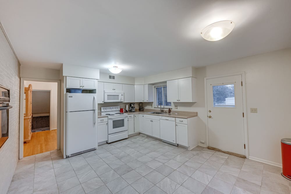 Burns Park Cottage | Quiet Ann Arbor Home - 2 Mi to Michigan Stadium!