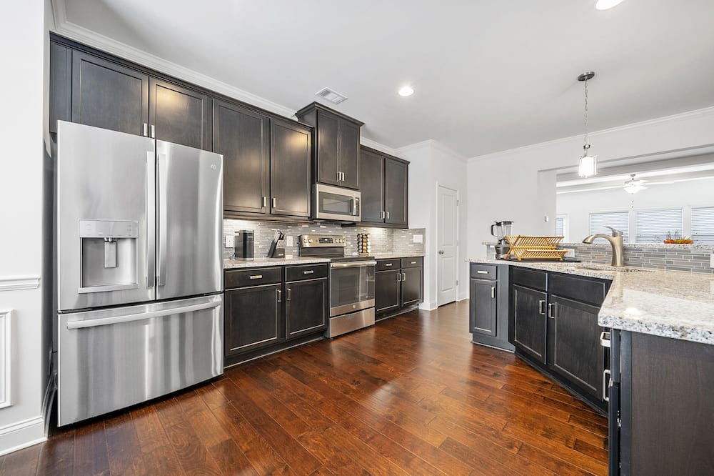 Cliftondale House | 3 Bedroom Fully Furnished Townhouse with Large Media Room and Large Rear Deck