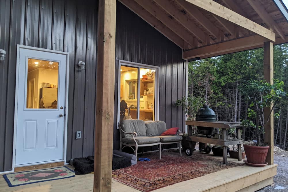 Lion's Head House | "Beecholm" steps away from Lake Huron with all the comforts of home.