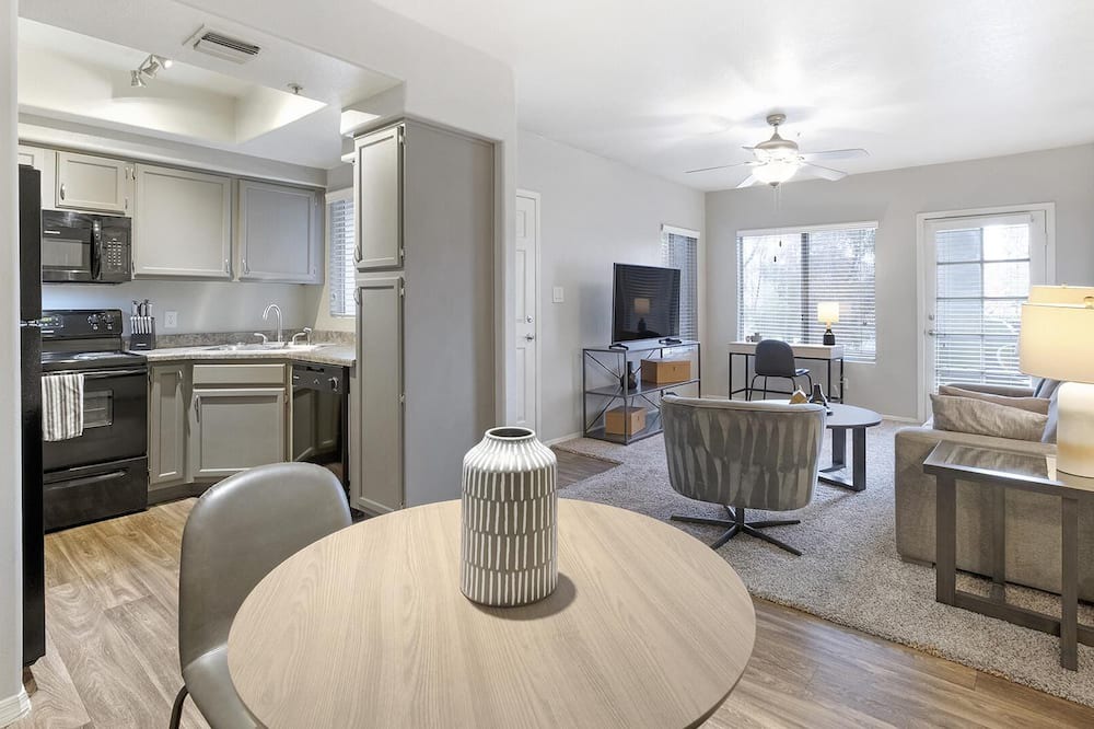 The Islands Apartment | Modern Apartment in Prime Location (ID1402X113)