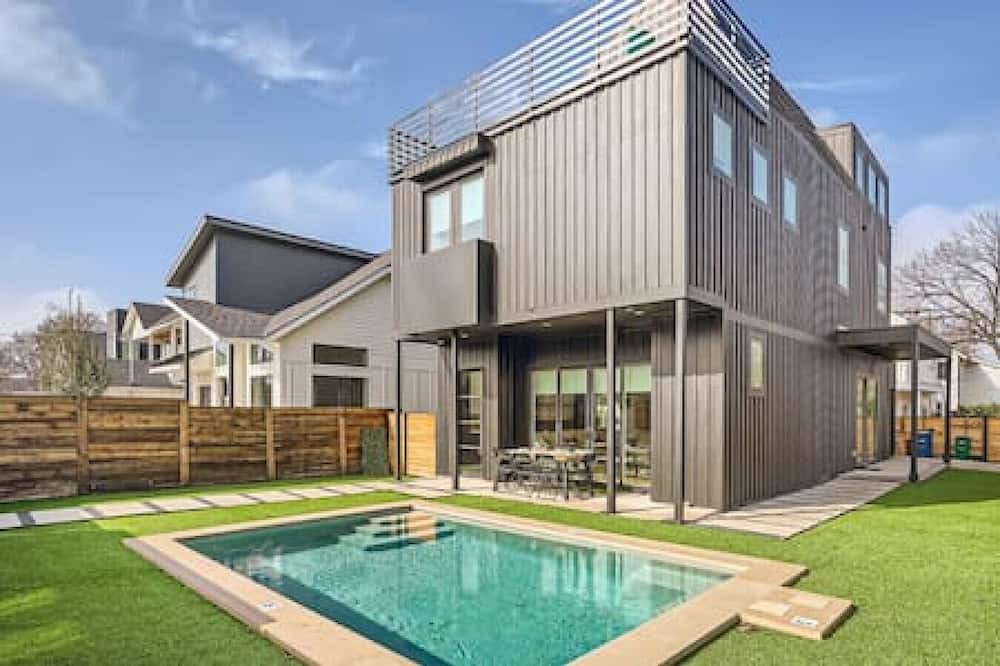 Chestnut House | New! 4 BDRM w/POOL Mins To DT
