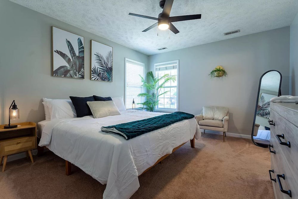 East Fayetteville House | Modern Charm: 3BR Home in the Heart of Raeford