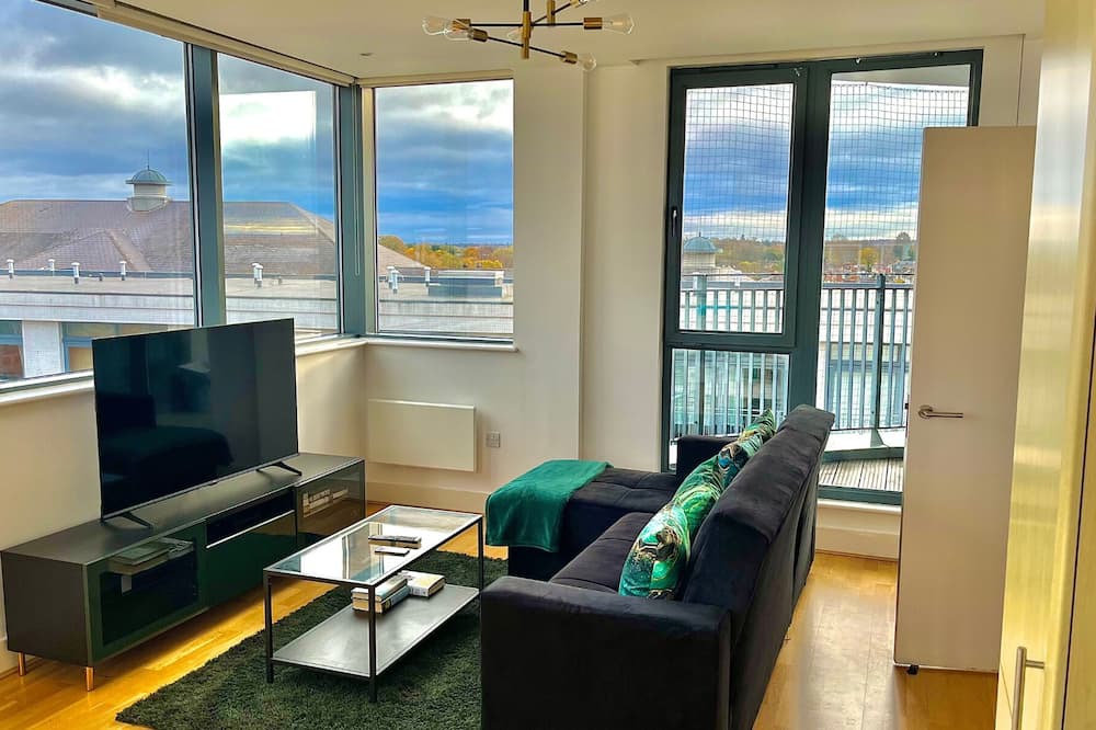 Runnymede Apartment | The Regency Suite - Modern 2-Bed 1-Bath Apartment