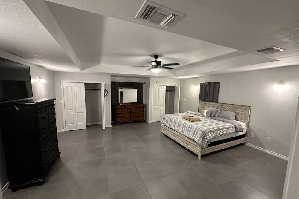 Eagle Pass House | Lonestar Lodge- Enjoy Smart TV with Disney, Amazon Prime, Ext. nearby Casino!