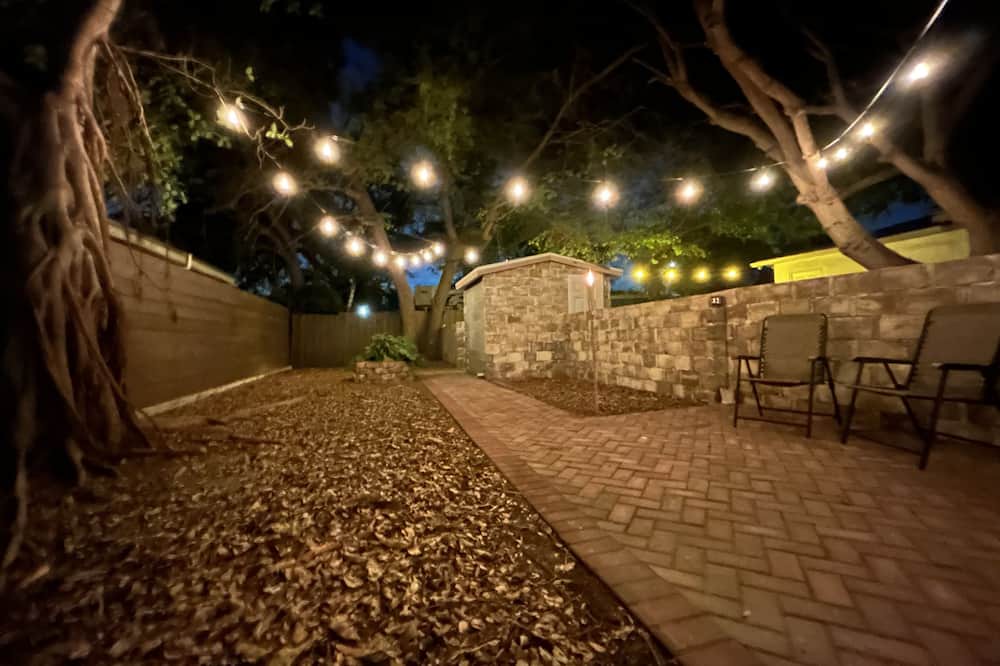 West Little River Apartment | Cozy Cabin with private fenced garden in Miami. Kick back and relax here.
