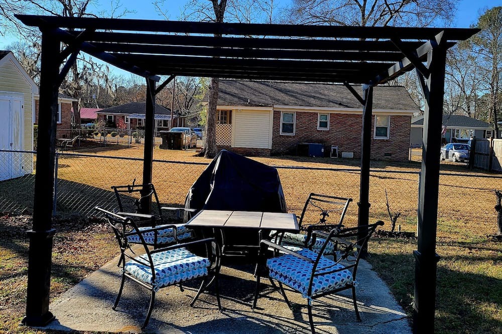 Goose Creek House | Pet Friendly 2 bedroom home