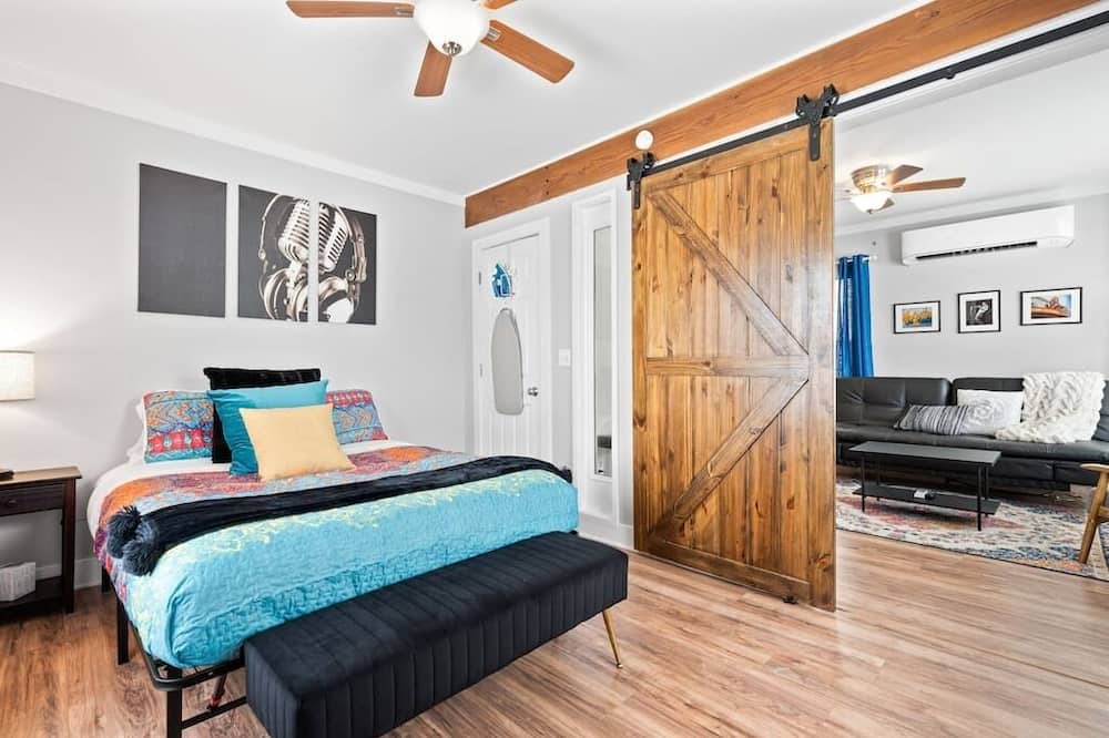North Kansas City Apartment | Lovely 1BR 2ndFloor Apt Desirable Location