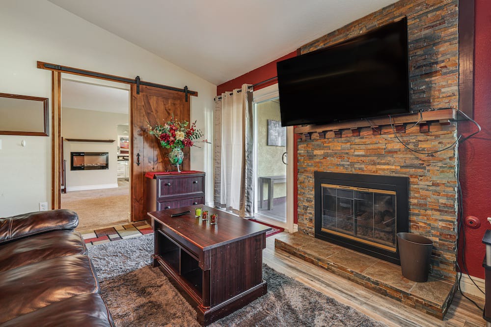 Ceres House | Ceres Home w/ Private Hot Tub, Fire Pit & Grill!