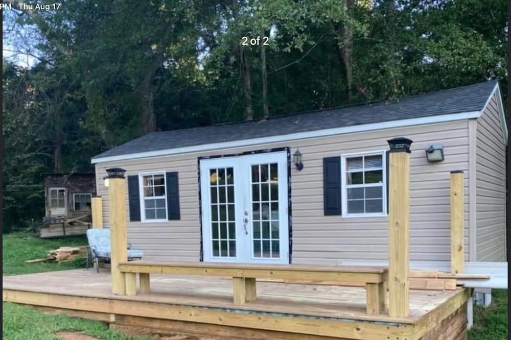 Liberty Cabin | CUTE AS A BUTTON TINY HOME for the single or couple wanting adventure!!