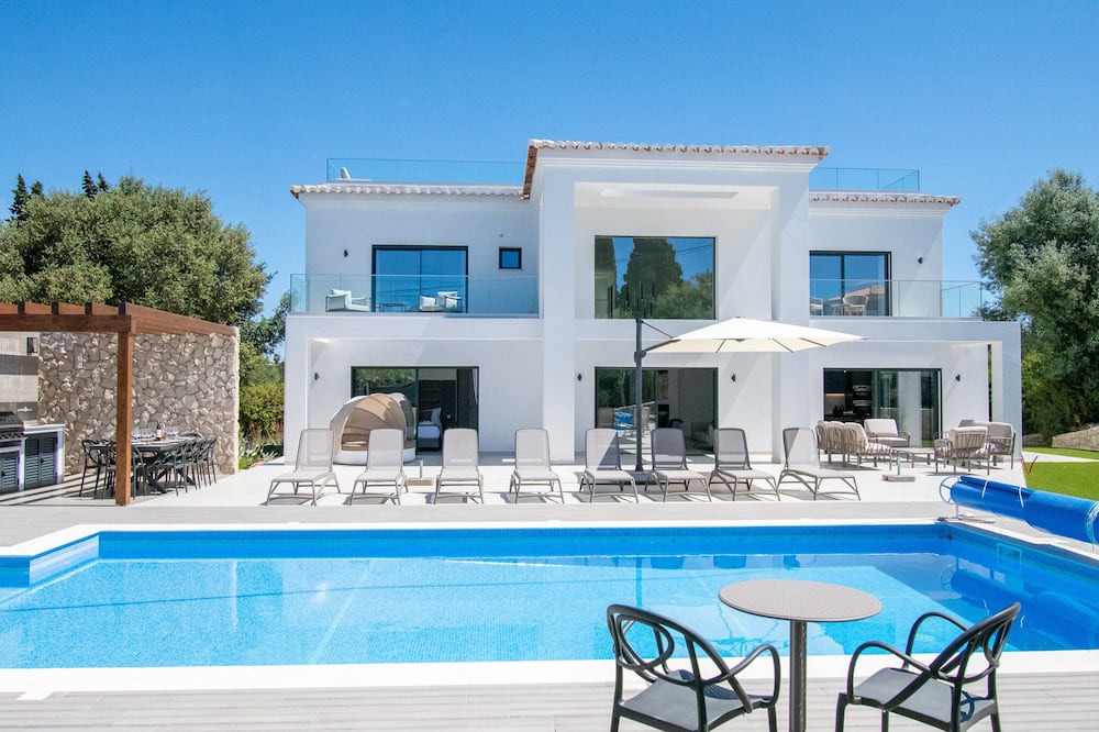 Vale de Covo Villa | Casa Tres Rosas - Carvoeiro - 6 bedroom villa with heated pool. Walking distance