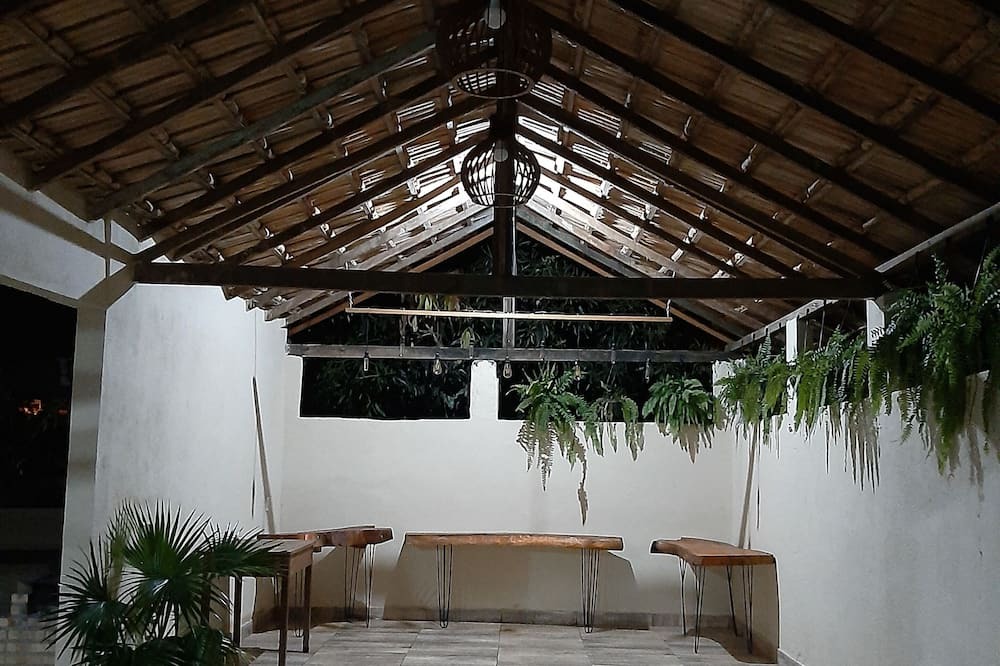 Campos House | Casa Ampla e Aconchegante com Wi-fi, Varandas e Garagem Para Dois Veículos