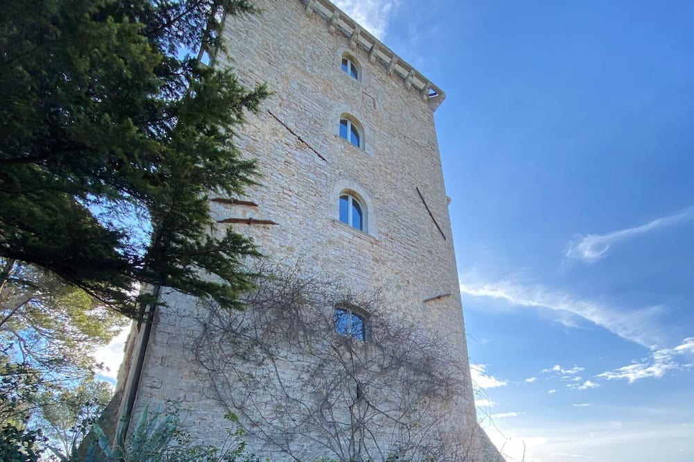 Loreto House | Torre Fortunata, Splendidly Restored Medieval Tower Near Todi in Umbria