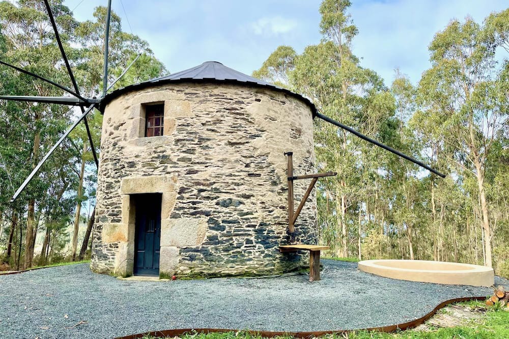 Porto do Barqueiro House | The Cliffs - The Painted Mill