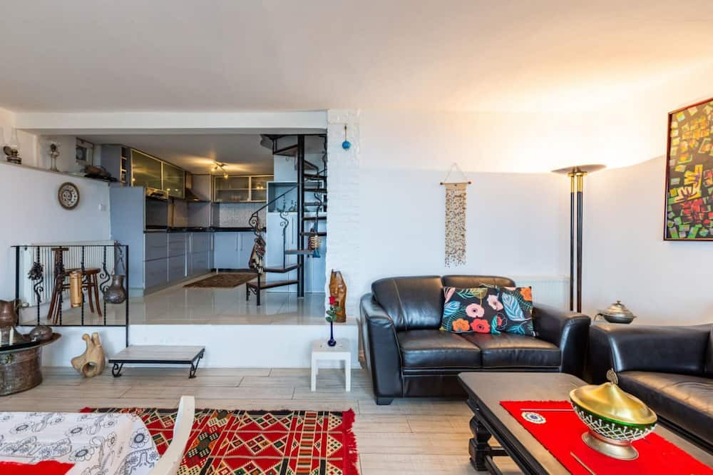 Maltepe Villa | Unique House with Tree Inside near Sea in Maltepe