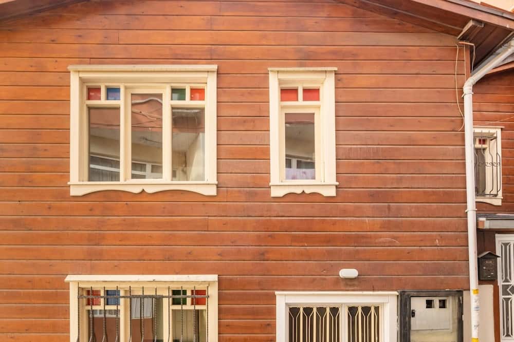 Beyoglu Villa | Historical Duplex Villa with Patio in Beyoglu