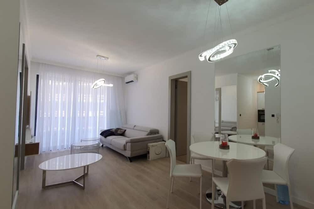 Maini Apartment | Luminous Apartment with Balcony near Budva Riviera