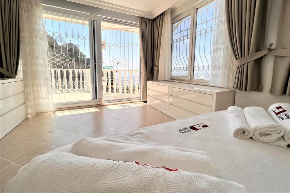 Kargicak Villa | Dazzling Villa with Private Pool in Alanya