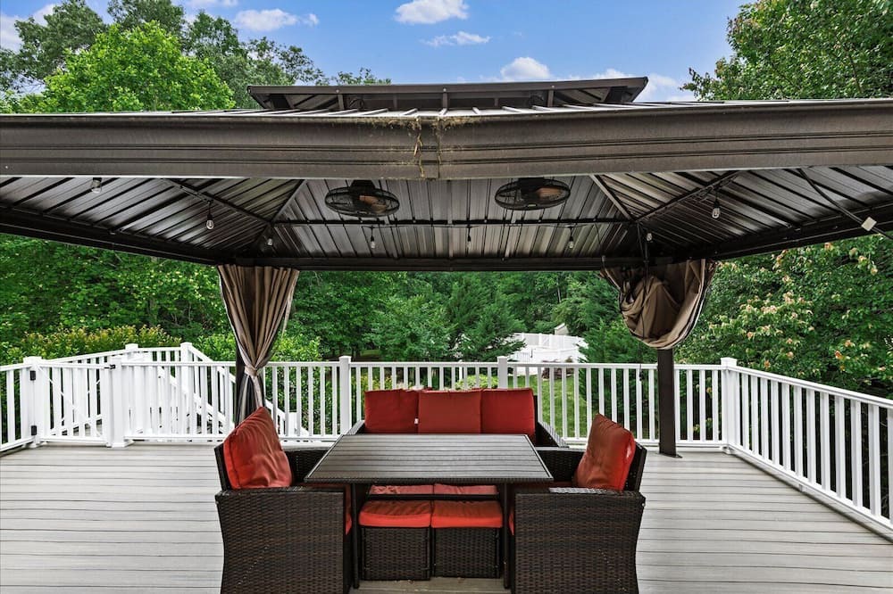 Mineral House | gather 'round the firepit, chill by the pool or go jump in the lake-it's nearby!