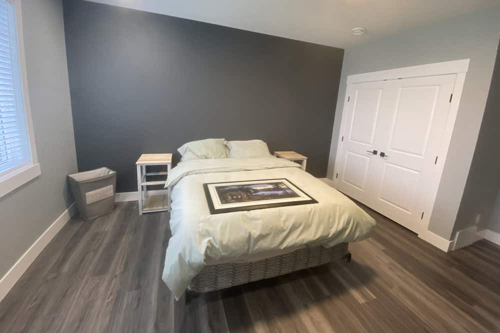 Prince George House | Large, safe, clean and friendly new room and full bathroom