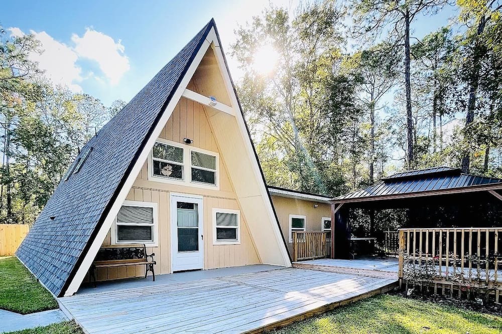 St. Augustine House | Green Acres is located on a traffic free street