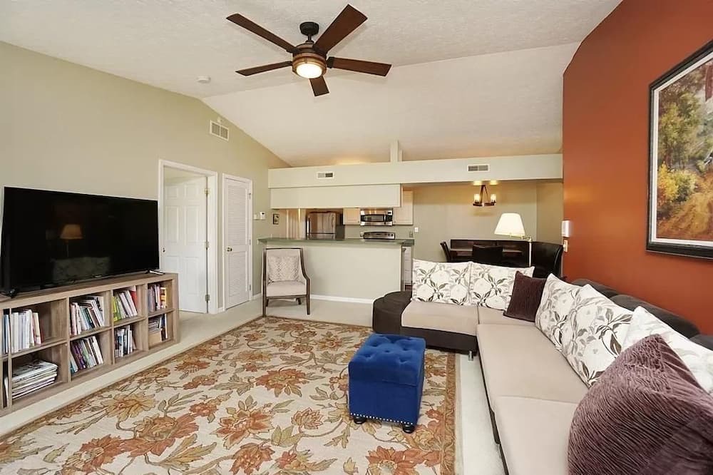 Roselawn Finance Condo | Beautifully furnished 2BR in a quiet cove in the heart of Cincinnati.