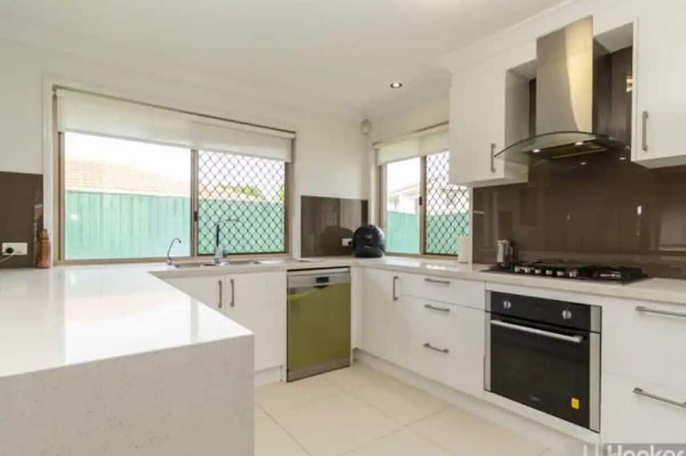 Calamvale House | Home away from Home