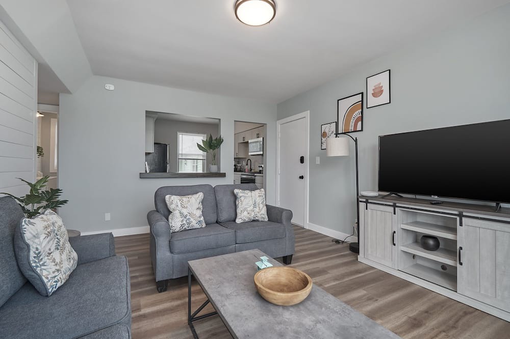 Cottage Line Apartment | *Waterview/Pool* Coastal Breeze Suite @ Salt & Sea
