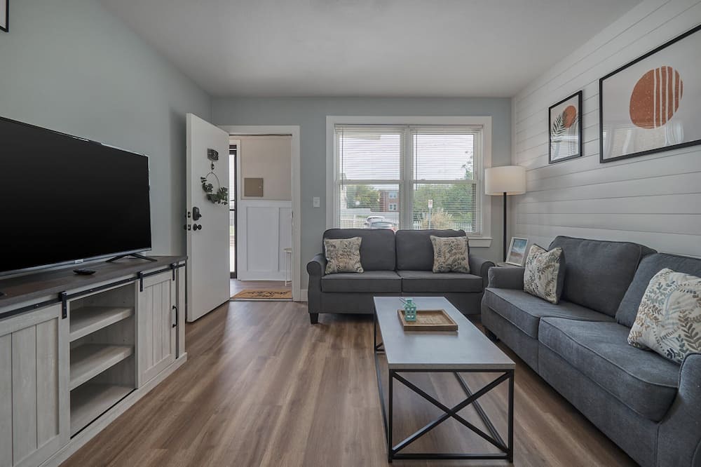 Cottage Line Apartment | *Beach/Pool* Sun Bum Suite @ Salt & Sea